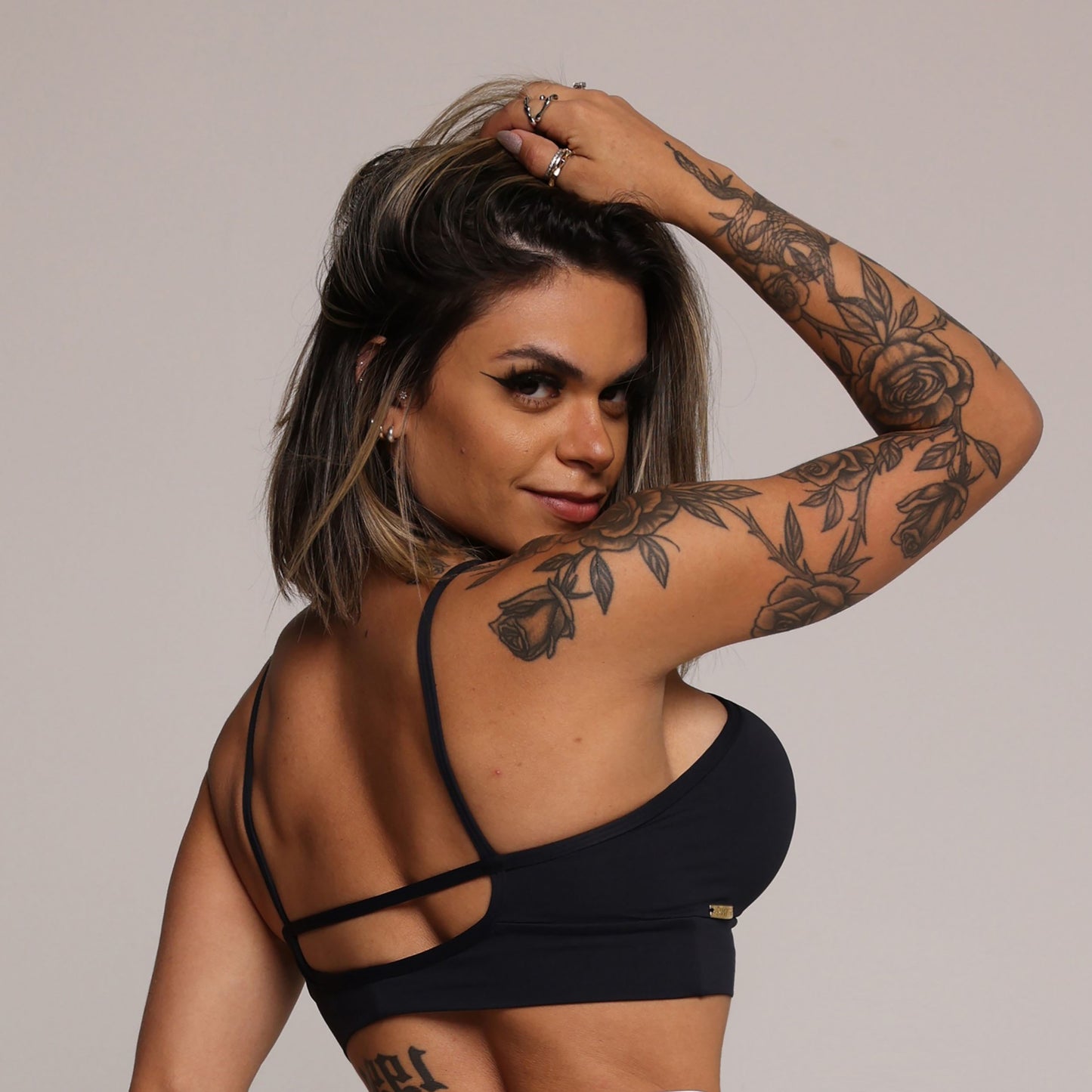 Top tiras negro