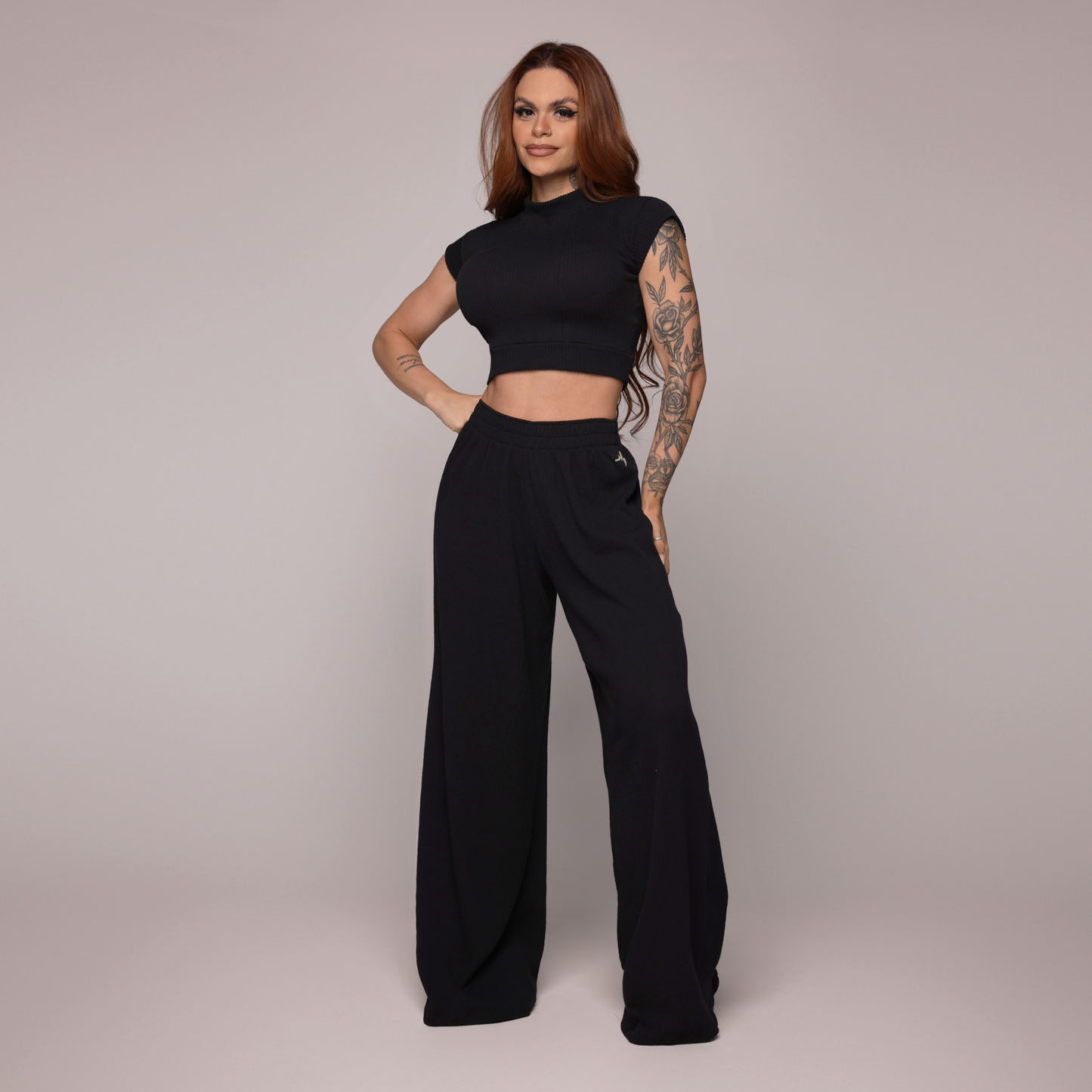 Conjunto negro blusa manga corta