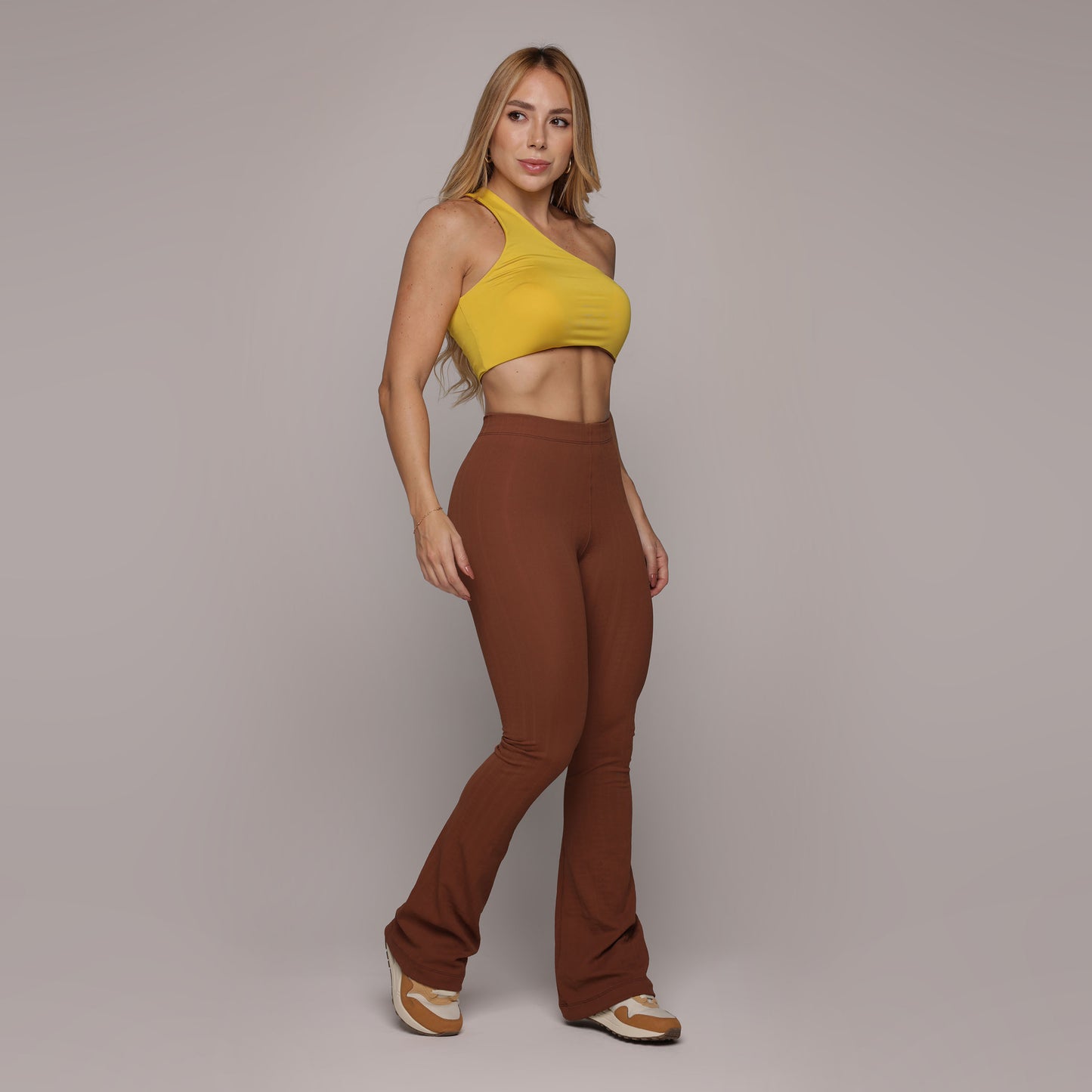 Conjunto relieve café