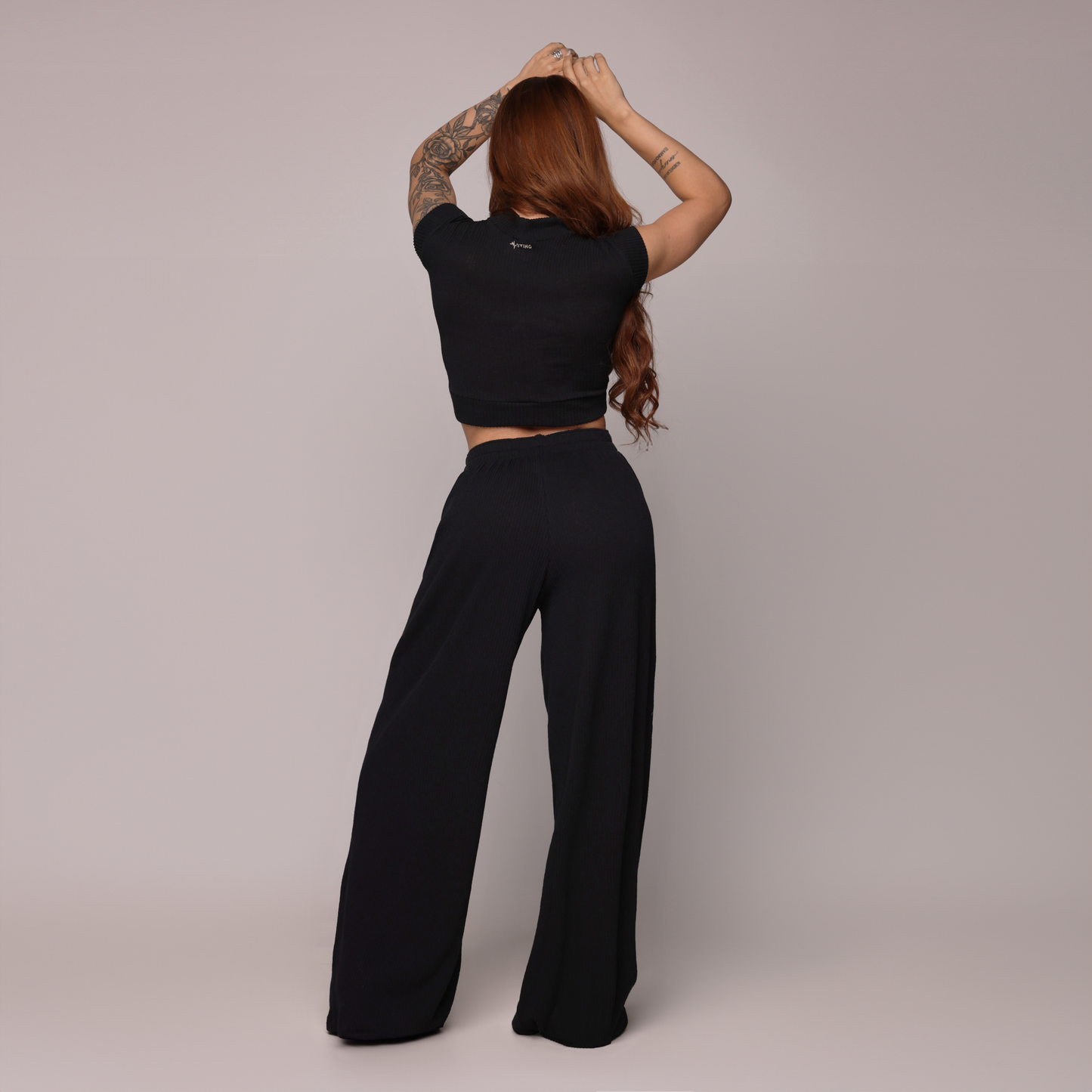 Conjunto negro blusa manga corta
