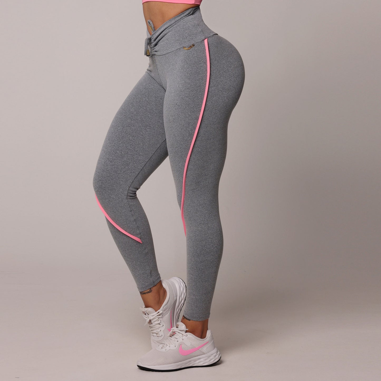 Leggins gris con rosa